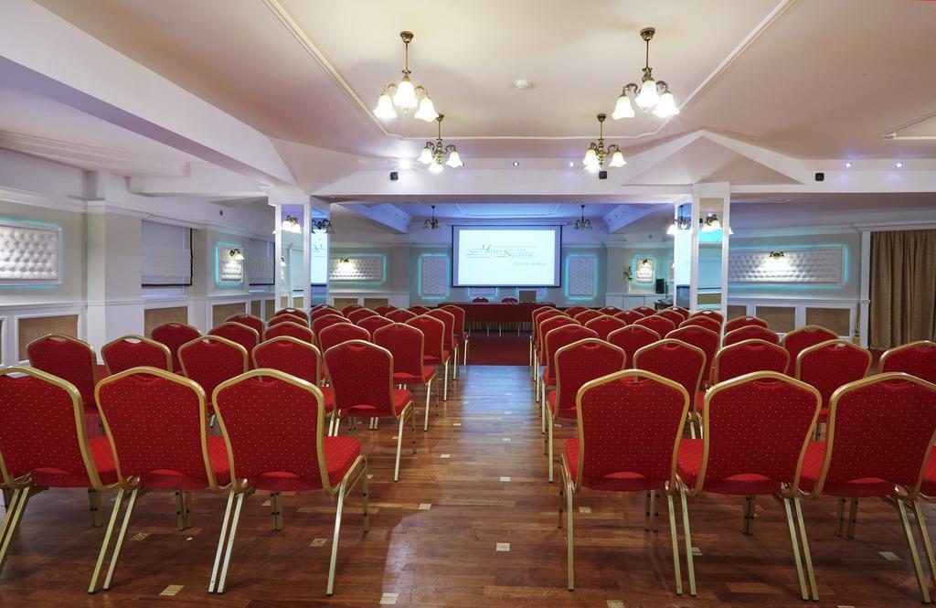 סטאראצ'וביצה Hotel Senator Konferencje & Spa מראה חיצוני תמונה