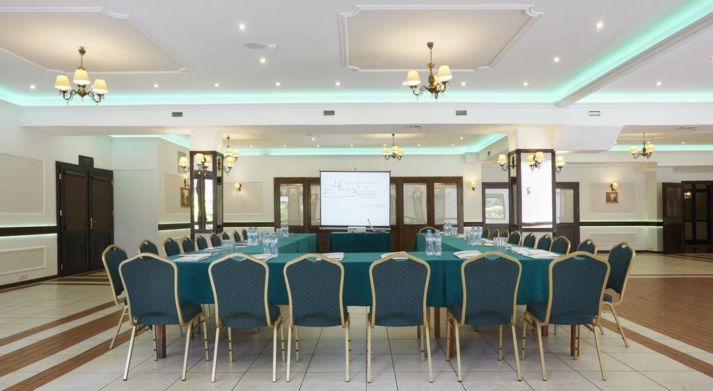 סטאראצ'וביצה Hotel Senator Konferencje & Spa מראה חיצוני תמונה